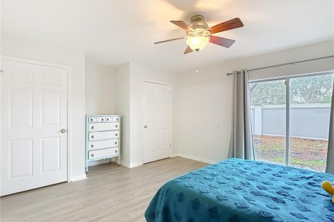 Townhouse in Brandon, Florida 4 bedrooms, 187.94 sq.m. № 2155930 - photo 17