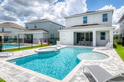 Casa en venta en Kissimmee, Florida, 5 dormitorios, 239.13 m2 № 1899047 - foto 1