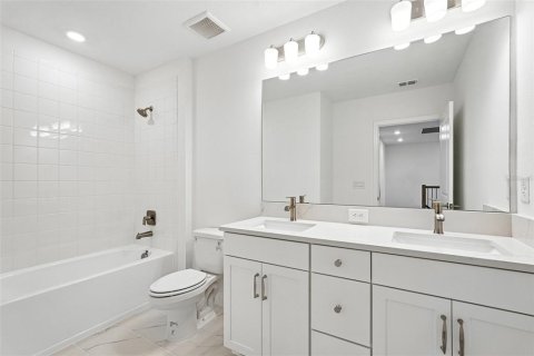 Townhouse in Bradenton, Florida 3 bedrooms, 223.52 sq.m. № 2114371 - photo 28
