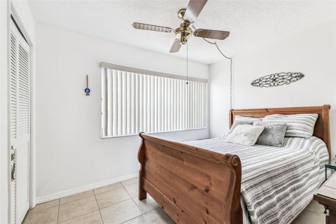 Condo in New Port Richey, Florida, 2 bedrooms  № 1906554 - photo 23