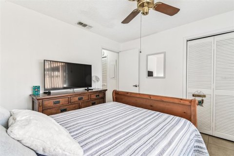 Condo in New Port Richey, Florida, 2 bedrooms  № 1906554 - photo 22