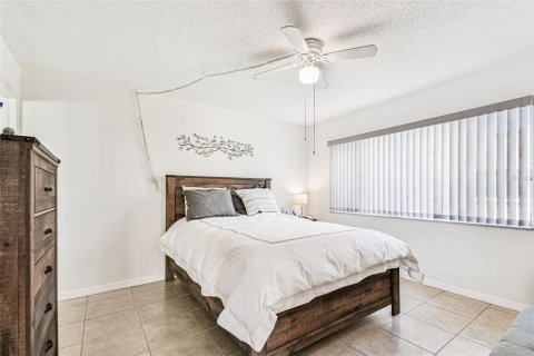 Condo in New Port Richey, Florida, 2 bedrooms  № 1906554 - photo 19