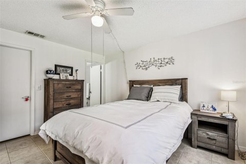Condo in New Port Richey, Florida, 2 bedrooms  № 1906554 - photo 18