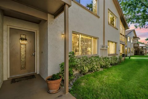 Condo in New Port Richey, Florida, 2 bedrooms  № 1906554 - photo 1
