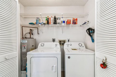Condo in New Port Richey, Florida, 2 bedrooms  № 1906554 - photo 26