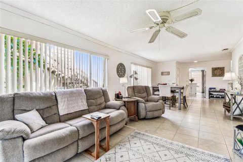 Condo in New Port Richey, Florida, 2 bedrooms  № 1906554 - photo 10