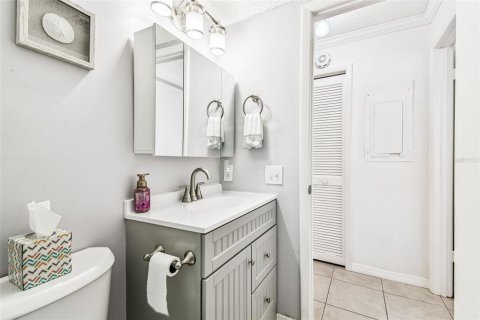 Condo in New Port Richey, Florida, 2 bedrooms  № 1906554 - photo 24