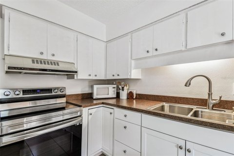 Condo in New Port Richey, Florida, 2 bedrooms  № 1906554 - photo 15