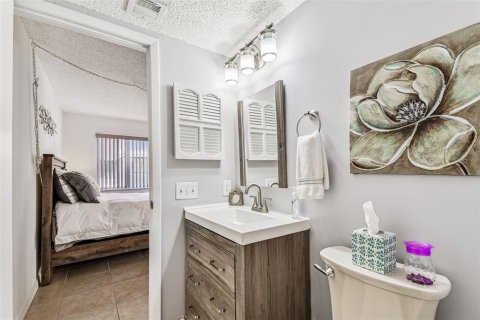 Condo in New Port Richey, Florida, 2 bedrooms  № 1906554 - photo 20