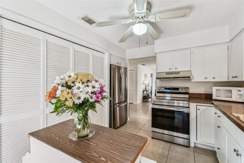 Condo in New Port Richey, Florida, 2 bedrooms  № 1906554 - photo 14