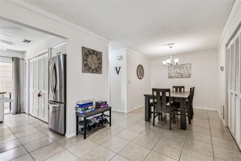 Condo in New Port Richey, Florida, 2 bedrooms  № 1906554 - photo 12