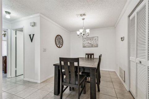 Condo in New Port Richey, Florida, 2 bedrooms  № 1906554 - photo 13