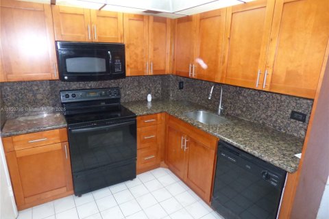 Condominio en venta en Miami Beach, Florida, 1 dormitorio, 97.18 m2 № 1788617 - foto 9