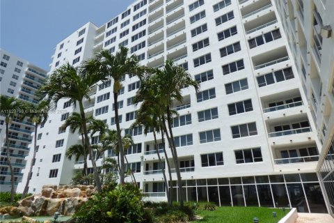 Condominio en venta en Miami Beach, Florida, 1 dormitorio, 97.18 m2 № 1788617 - foto 1
