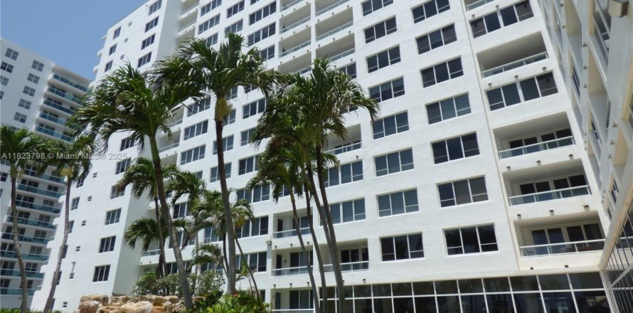 Condominio en Miami Beach, Florida, 1 dormitorio № 1788617