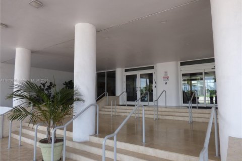 Condominio en venta en Miami Beach, Florida, 1 dormitorio, 97.18 m2 № 1788617 - foto 3