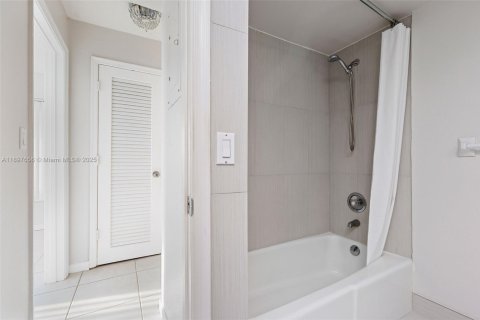 Condominio en venta en Fort Lauderdale, Florida, 2 dormitorios, 157.93 m2 № 1954316 - foto 30