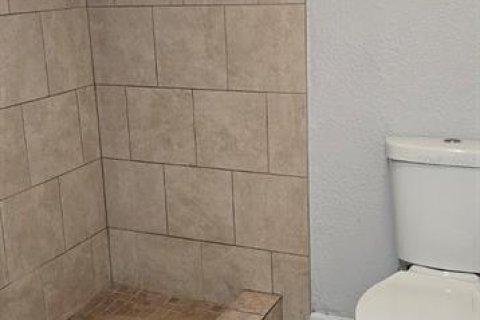 House in Tampa, Florida 3 bedrooms, 92.9 sq.m. № 1747666 - photo 13