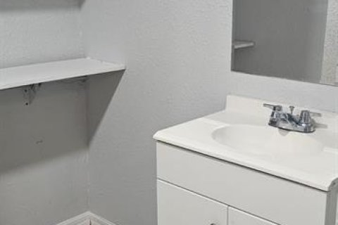 House in Tampa, Florida 3 bedrooms, 92.9 sq.m. № 1747666 - photo 12