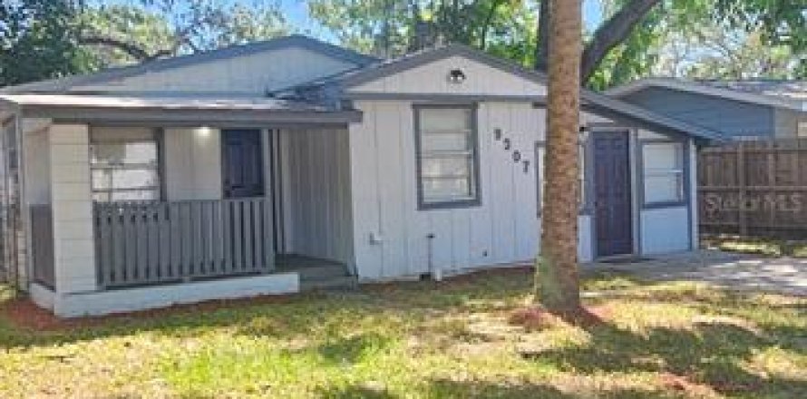 House in Tampa, Florida 3 bedrooms, 92.9 sq.m. № 1747666