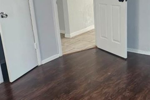 House in Tampa, Florida 3 bedrooms, 92.9 sq.m. № 1747666 - photo 8
