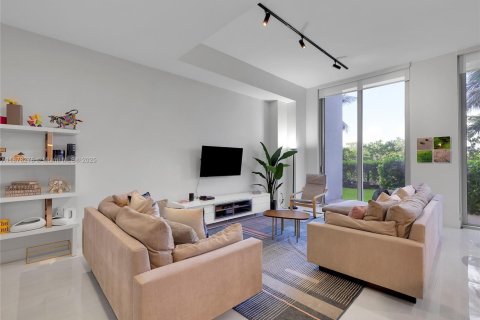 Townhouse in North Miami Beach, Florida 3 bedrooms, 194.44 sq.m. № 1980941 - photo 9