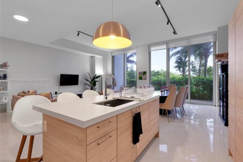 Townhouse in North Miami Beach, Florida 3 bedrooms, 194.44 sq.m. № 1980941 - photo 5