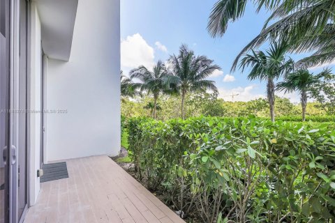 Townhouse in North Miami Beach, Florida 3 bedrooms, 194.44 sq.m. № 1980941 - photo 23