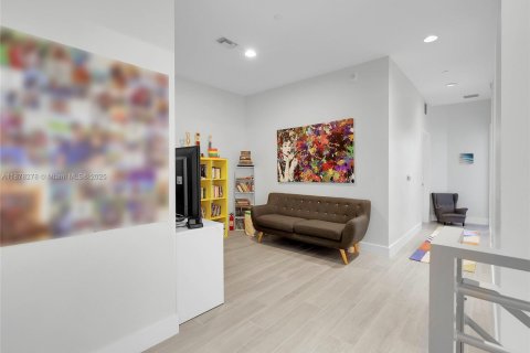 Townhouse in North Miami Beach, Florida 3 bedrooms, 194.44 sq.m. № 1980941 - photo 13