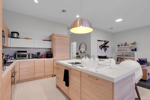 Townhouse in North Miami Beach, Florida 3 bedrooms, 194.44 sq.m. № 1980941 - photo 4