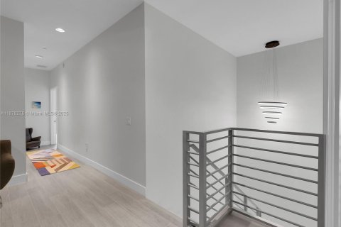 Townhouse in North Miami Beach, Florida 3 bedrooms, 194.44 sq.m. № 1980941 - photo 15