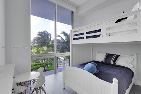 Townhouse in North Miami Beach, Florida 3 bedrooms, 194.44 sq.m. № 1980941 - photo 18