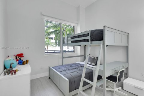 Townhouse in North Miami Beach, Florida 3 bedrooms, 194.44 sq.m. № 1980941 - photo 14