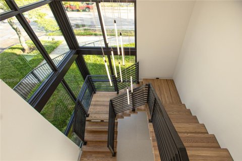 Villa ou maison à vendre à Miami, Floride: 4 chambres № 2074261 - photo 3