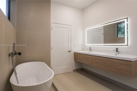 Villa ou maison à vendre à Miami, Floride: 4 chambres № 2074261 - photo 11