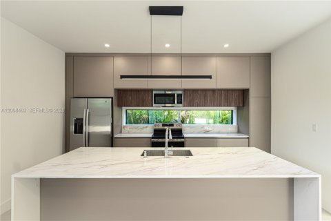 Villa ou maison à vendre à Miami, Floride: 4 chambres № 2074261 - photo 6