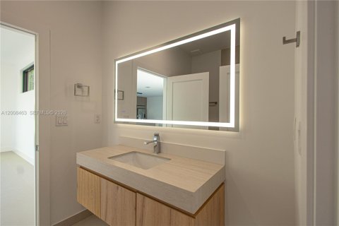 Villa ou maison à vendre à Miami, Floride: 4 chambres № 2074261 - photo 7