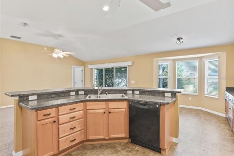 House in The Villages, Florida 3 bedrooms, 160.16 sq.m. № 1904911 - photo 10