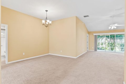 House in The Villages, Florida 3 bedrooms, 160.16 sq.m. № 1904911 - photo 5