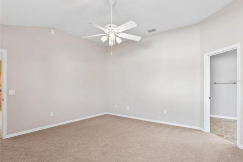 House in The Villages, Florida 3 bedrooms, 160.16 sq.m. № 1904911 - photo 15