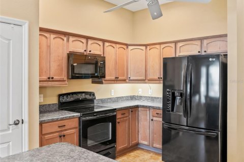 House in The Villages, Florida 3 bedrooms, 160.16 sq.m. № 1904911 - photo 8