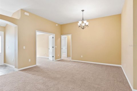 House in The Villages, Florida 3 bedrooms, 160.16 sq.m. № 1904911 - photo 12