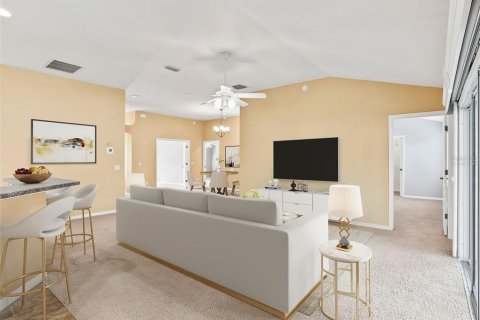 House in The Villages, Florida 3 bedrooms, 160.16 sq.m. № 1904911 - photo 4