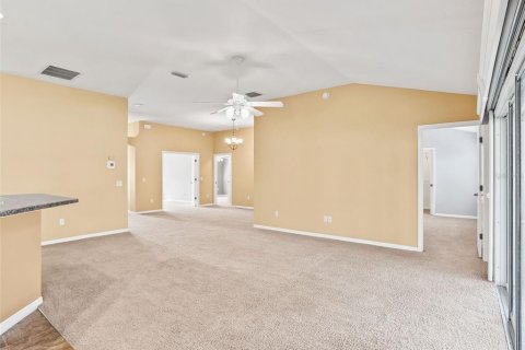 House in The Villages, Florida 3 bedrooms, 160.16 sq.m. № 1904911 - photo 13