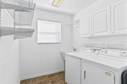 House in The Villages, Florida 3 bedrooms, 160.16 sq.m. № 1904911 - photo 24