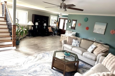 House in Deerfield Beach, Florida 3 bedrooms, 177.63 sq.m. № 1952867 - photo 6