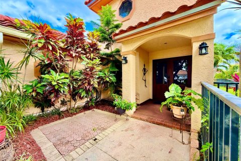 House in Deerfield Beach, Florida 3 bedrooms, 177.63 sq.m. № 1952867 - photo 4