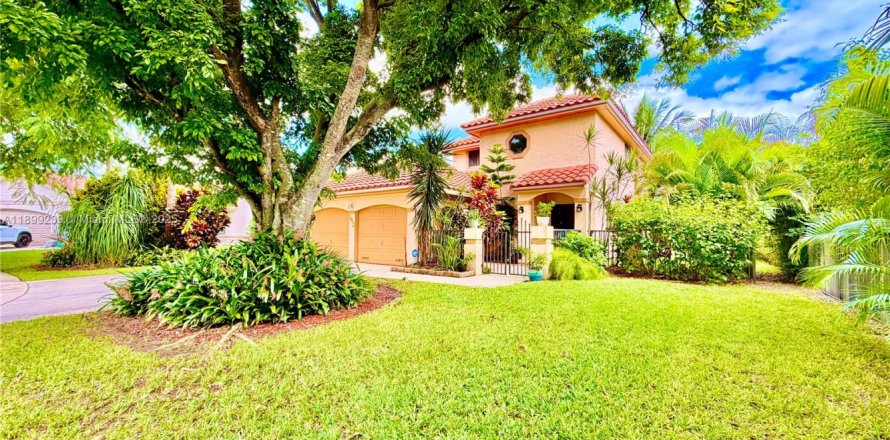 House in Deerfield Beach, Florida 3 bedrooms, 177.63 sq.m. № 1952867