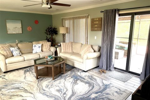 House in Deerfield Beach, Florida 3 bedrooms, 177.63 sq.m. № 1952867 - photo 7