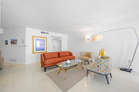 Condo in Fort Lauderdale, Florida, 1 bedroom  № 1692958 - photo 4